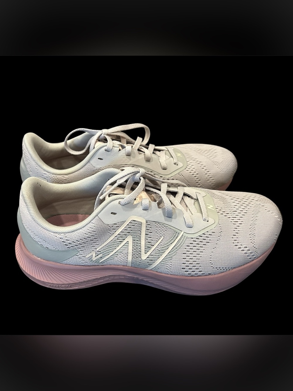 New Balance Women's Light Gray and Pink Athletic Running Shoes - Picture 1 of 6